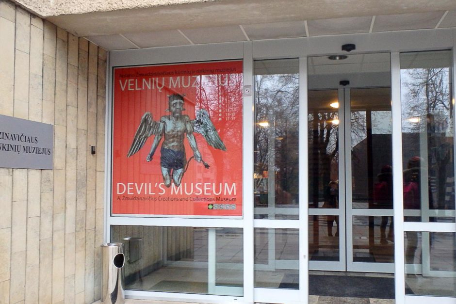 kaunas-devils-museum-entrance-doors