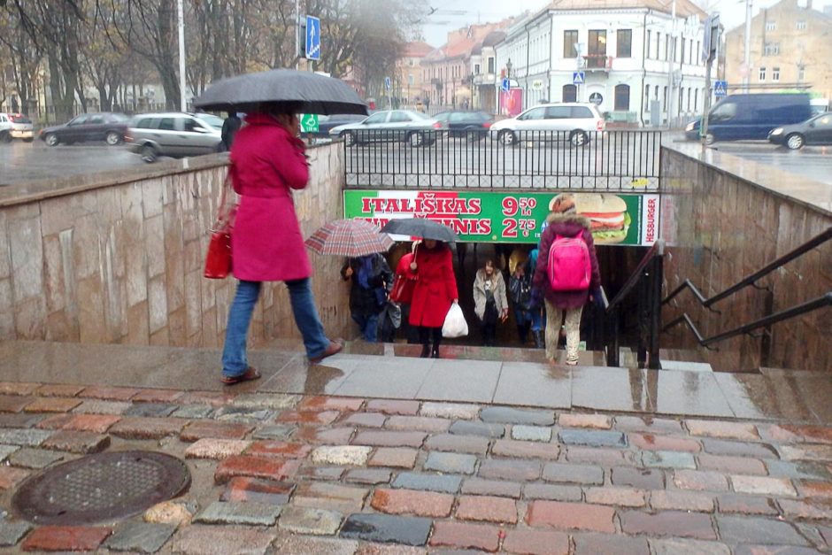 people-umbrellas-underground-passage-kaunas-old-town