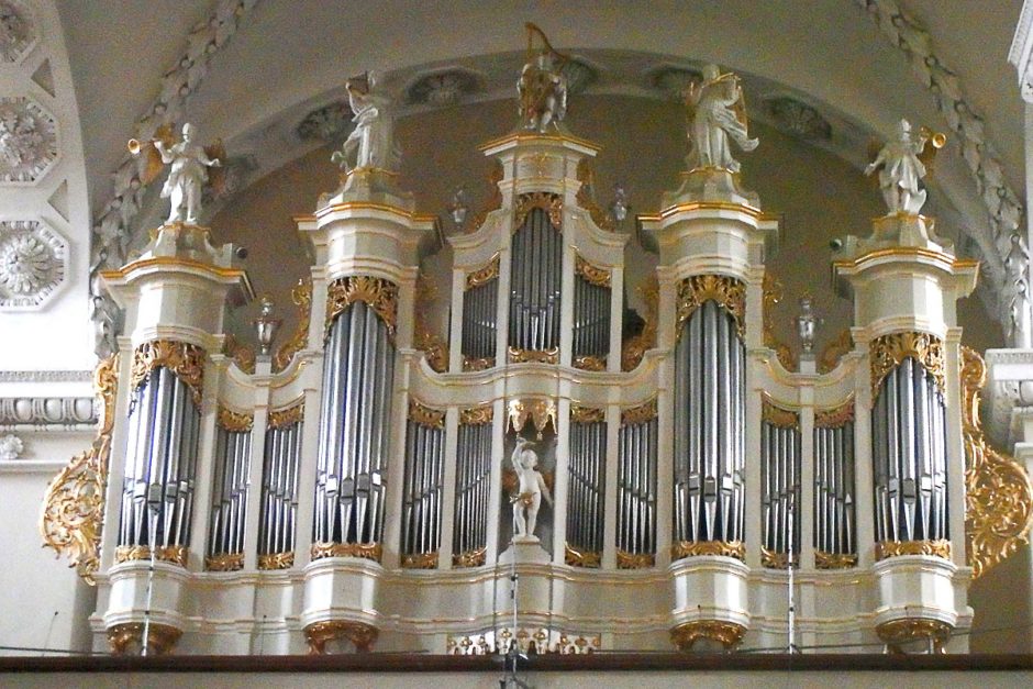 vilnius-cathedral-pipe-organ-figures