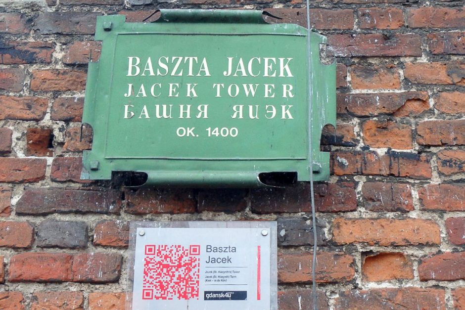 baszta-jacek-tower-sign-gdansk-brick-building