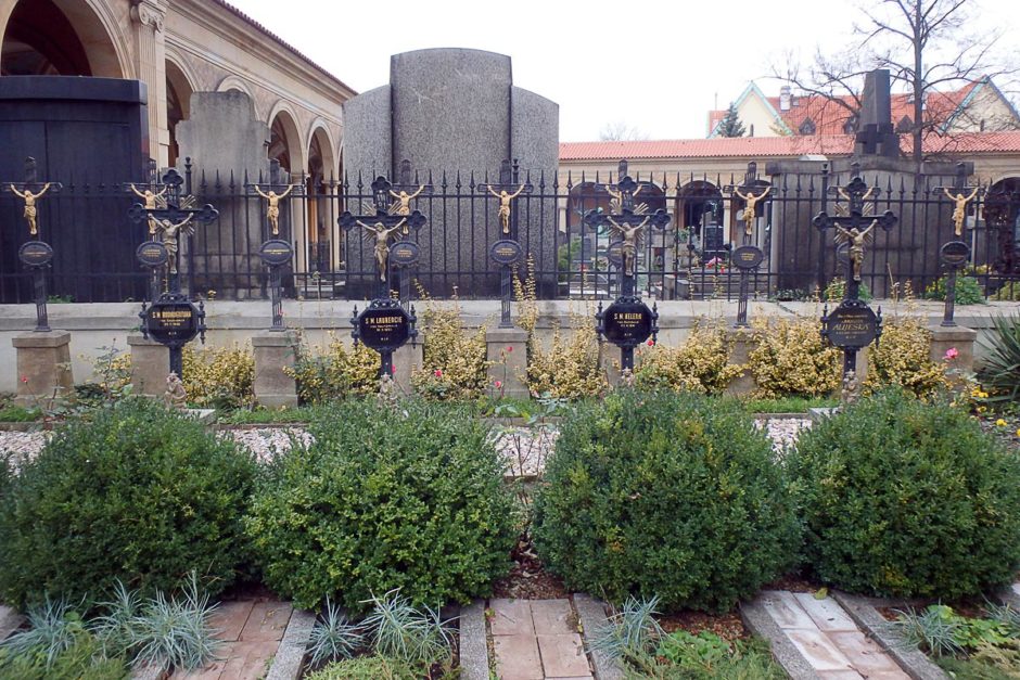 bushes-crucifixes-vysehrad-cemetery-prague