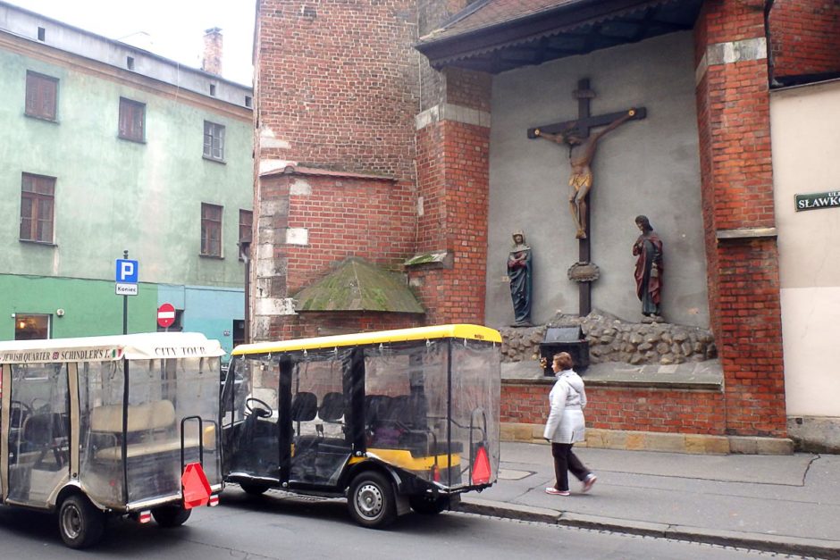crucifix-and-tuktuks-krakow-poland-street
