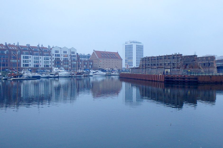 gdansk-water-buildings-reflection-dusk