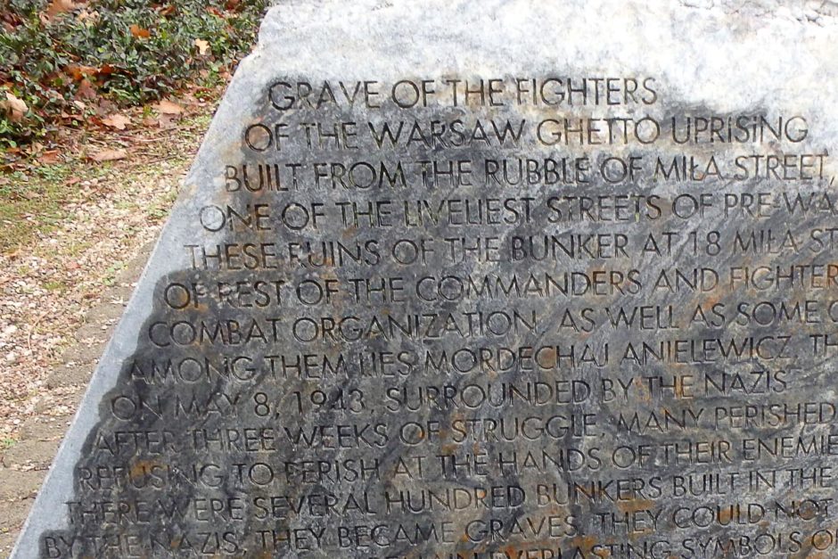 grave-of-fighters-warsaw-ghetto-stone-inscription