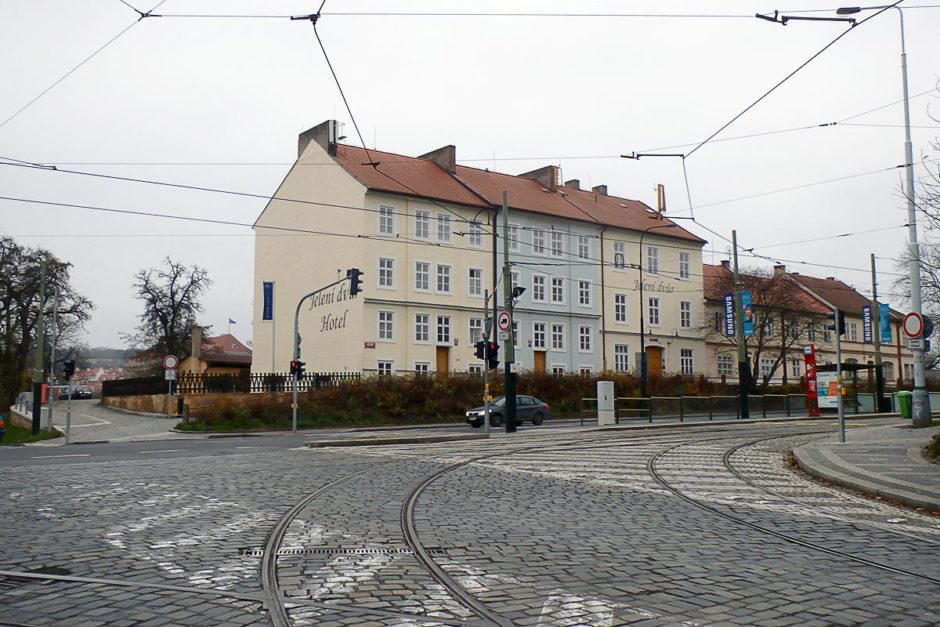 jeleni-dvur-hotel-prague-cobblestone-street