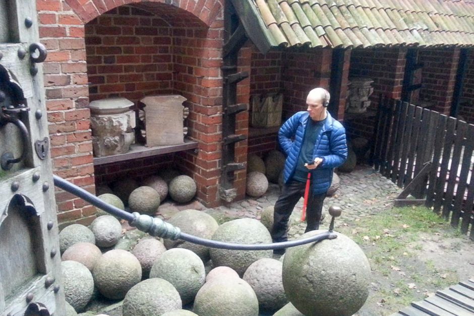 jeremy-audio-guide-malbork-castle-cannon-balls