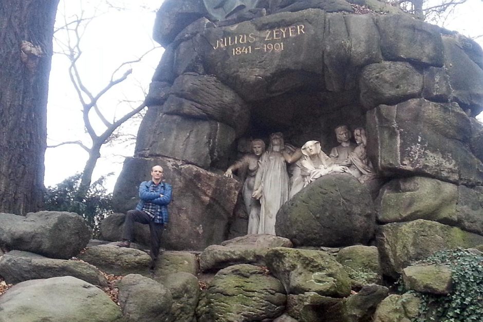 jeremy-julius-zeyer-statues-rock-prague