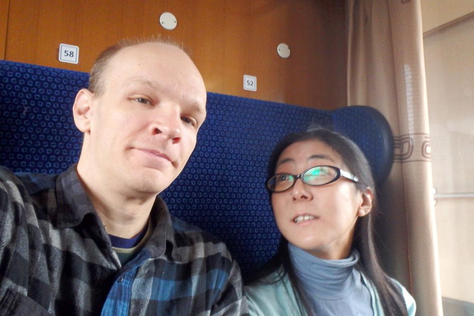 jeremy-masayo-in-train-seat-to-kutna-hora