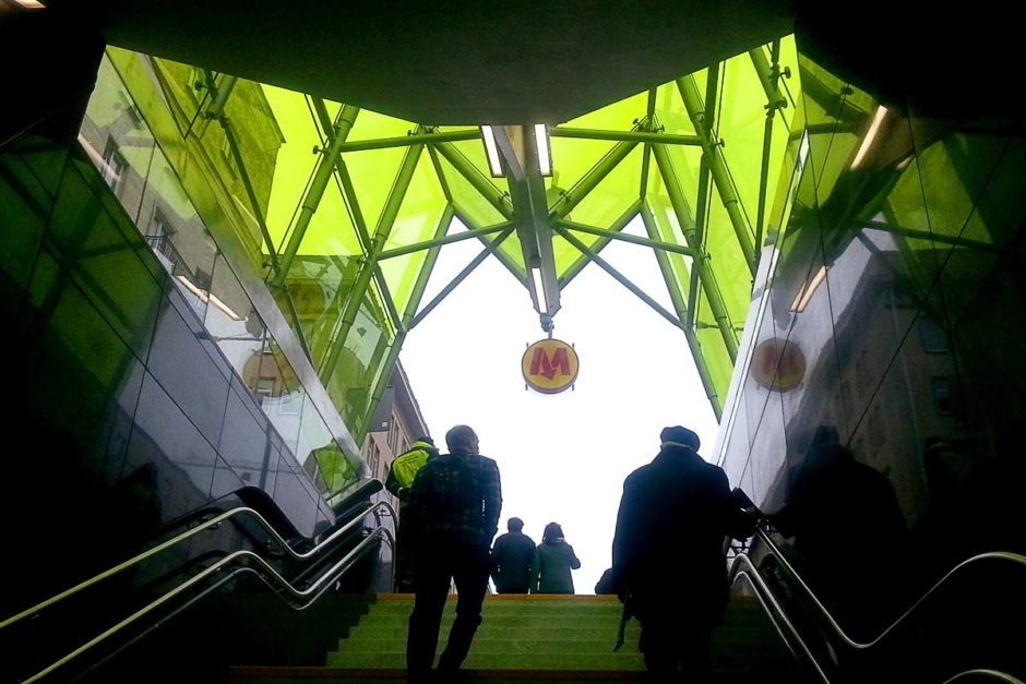 jeremy-steps-warsaw-metro-station