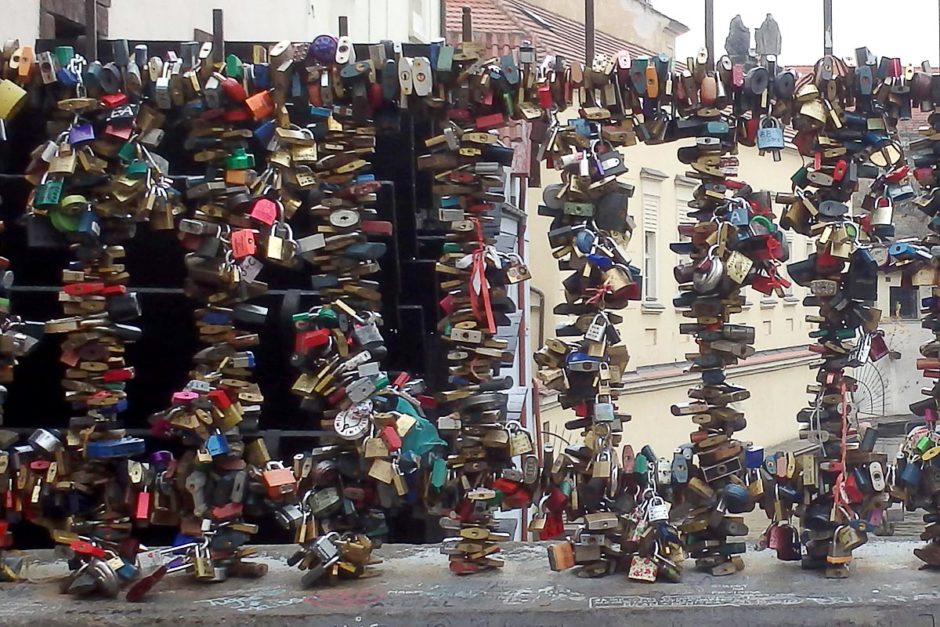 love-locks-john-lennon-bridge-prague