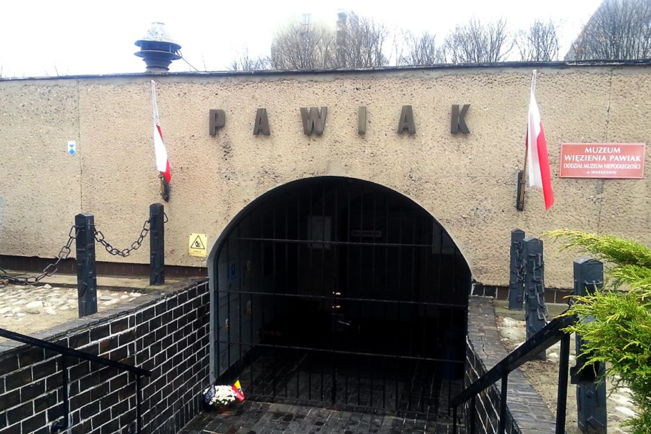 pawiak-prison-entrance-gate