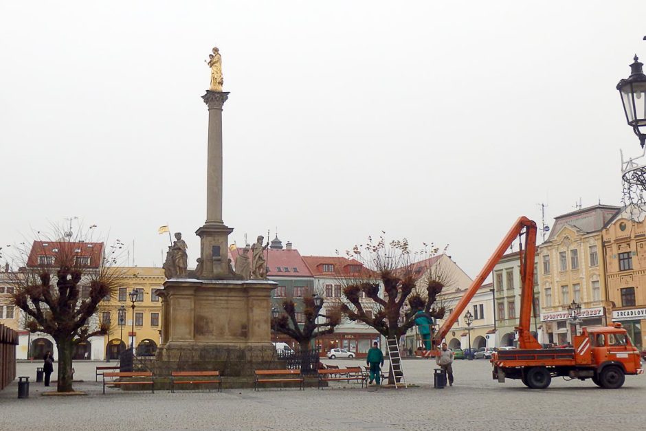 pillar-and-truck-kromeriz-town-square