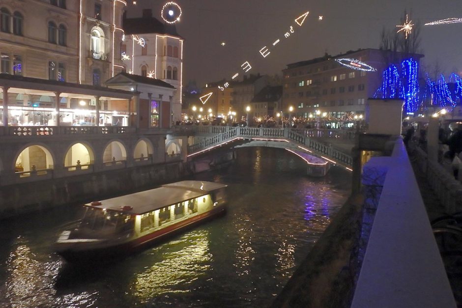 boat-ljubljanica-river-christmas-night