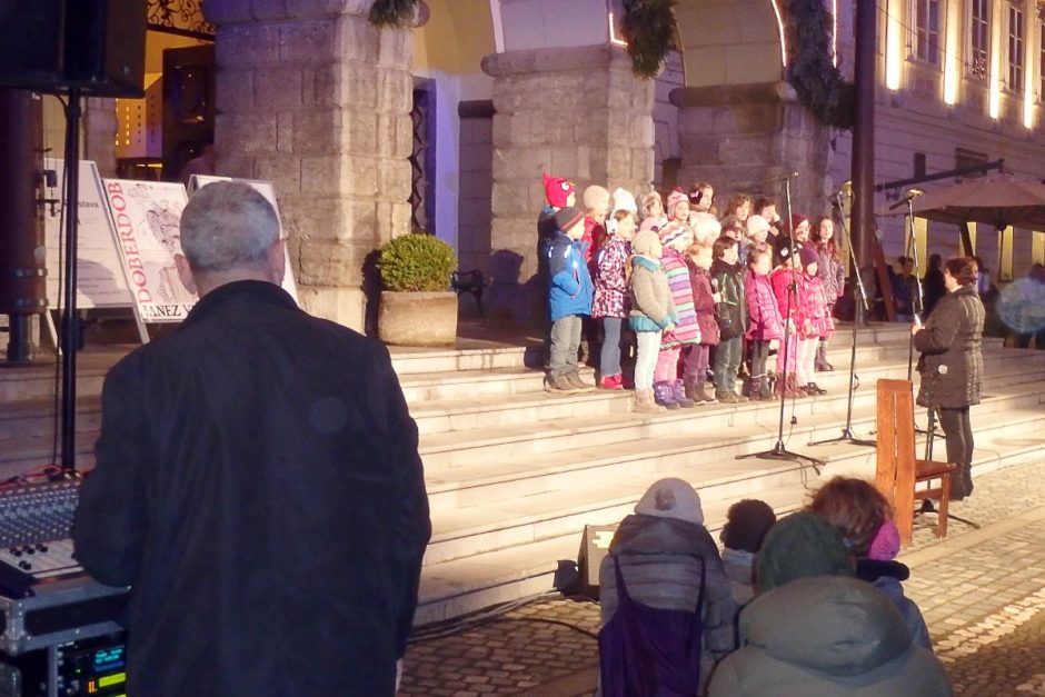 christmas-choir-kids-steps-ljubljana-night