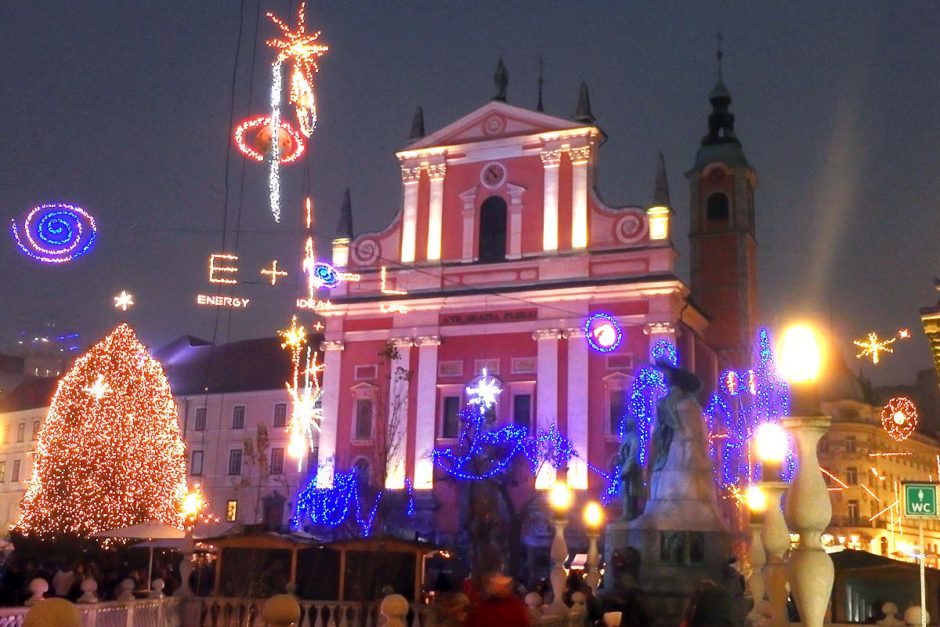 christmas-lights-ljubljana-red-building-night