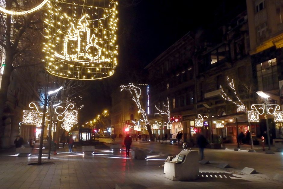 christmas-lights-pedestrian-street-budapest-night