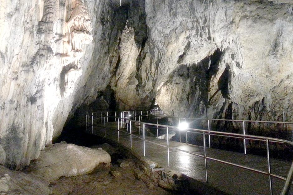 concrete-walkway-aggtelek-cave-tour