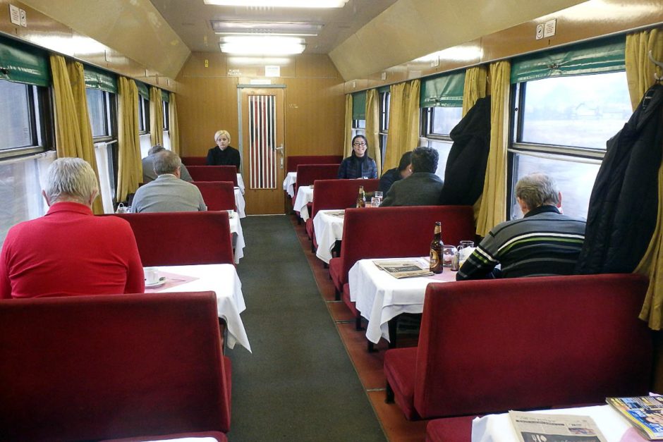 dining-car-slovakia-train-masayo
