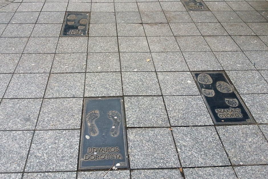 footsteps-plaques-ground-budapest