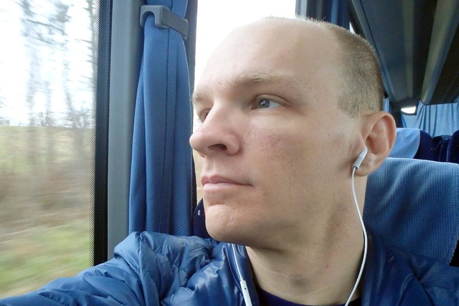 jeremy-earbuds-slovenian-bus-trip