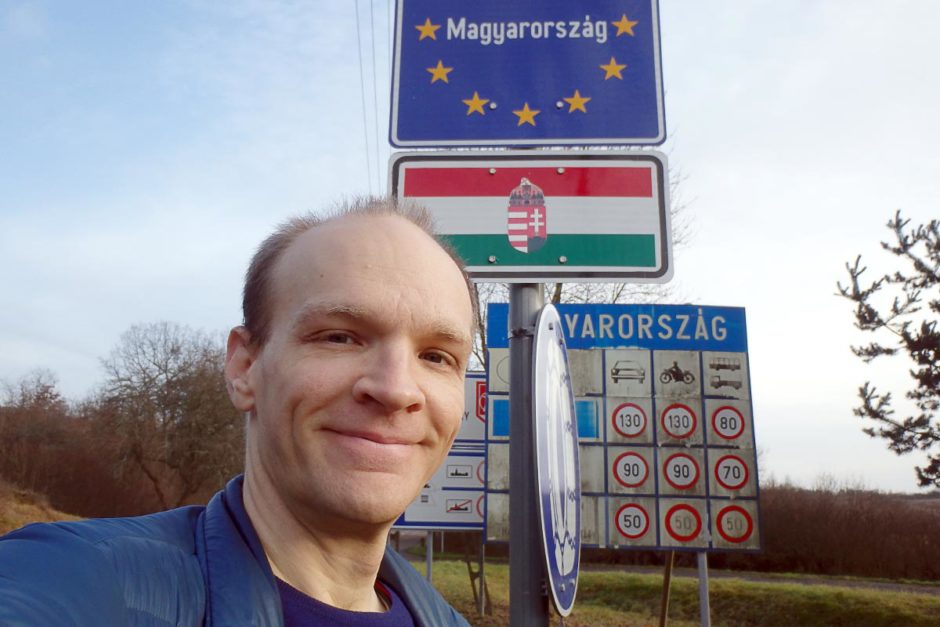 jeremy-magyarorszag-sign-slovakia-border