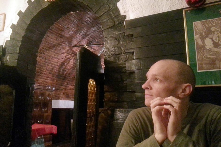 jeremy-waiting-for-pizza-ptuj-slovenia