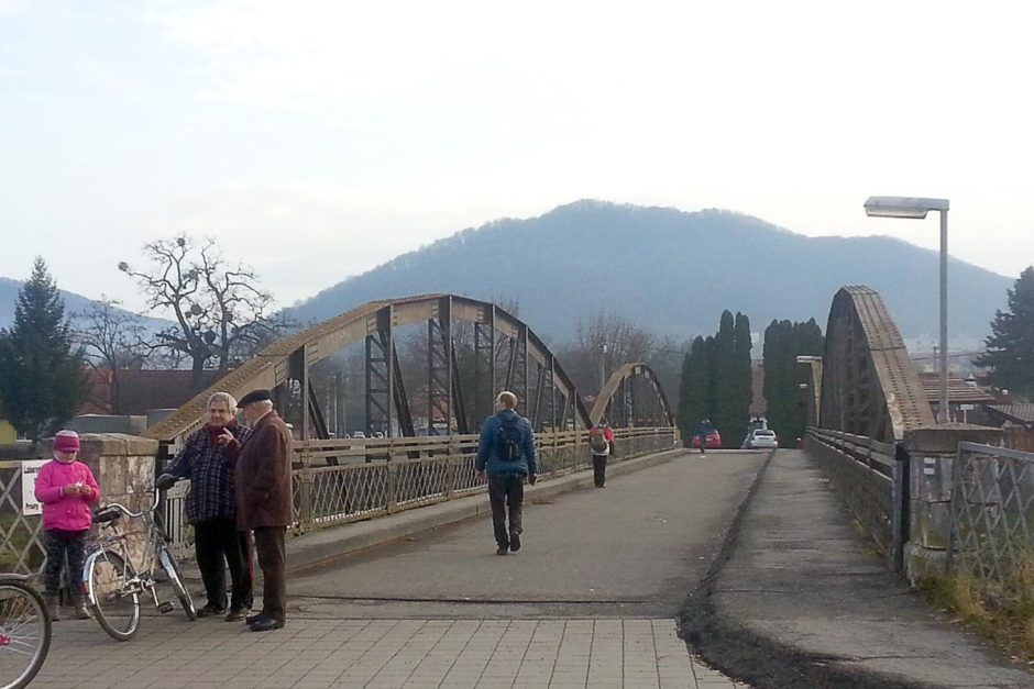 jeremy-walking-bridge-humenne-slovakia