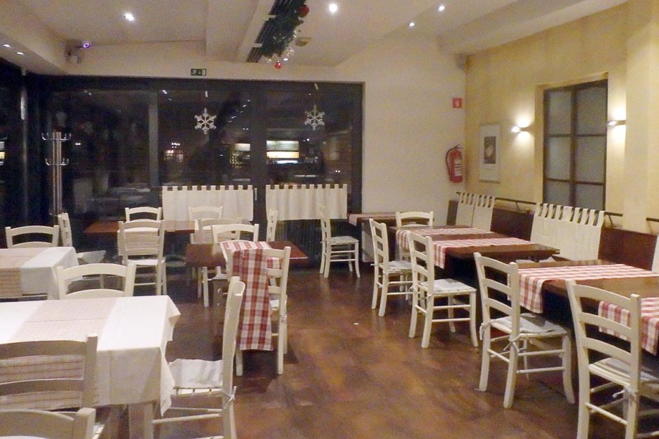 ljubljana-restaurant-interior-nighttime