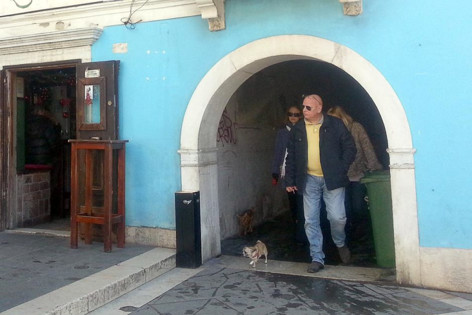 man-sunglasses-dog-doorway-piran