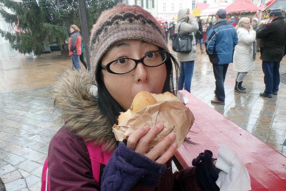 masayo-eating-pita-christmas-market-bratislava