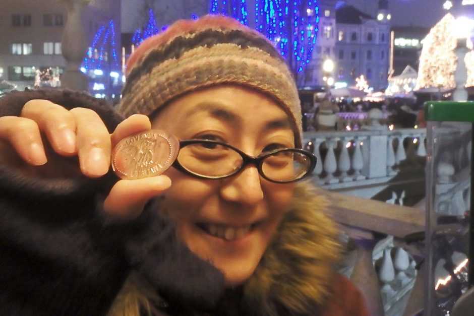 Masayo found another souvenir coin machine like last week.