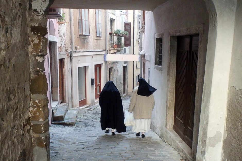 nuns-archway-alley-piran-street-slovenia