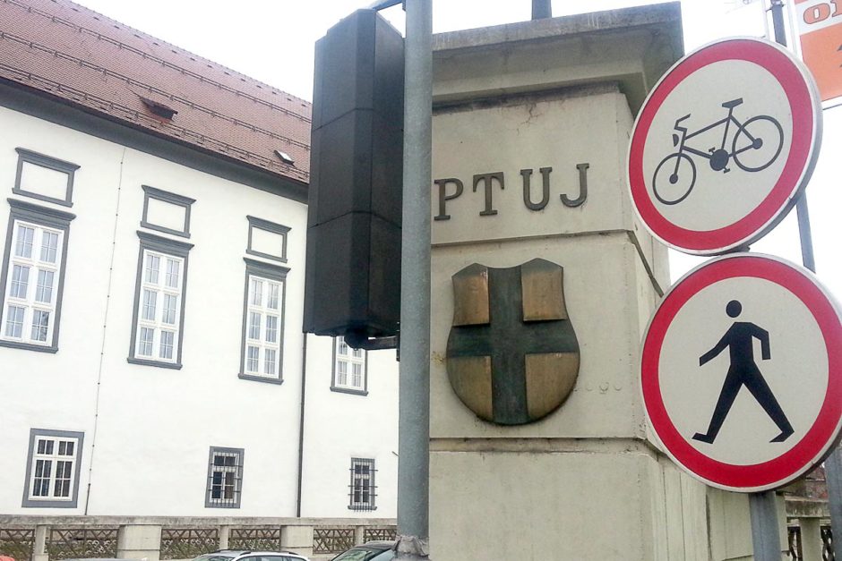 ptuj-shield-pillar-street-signs