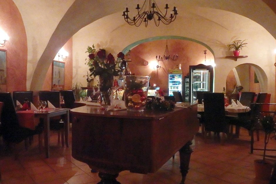 restaurant-interior-levoca-slovakia-evening-piano
