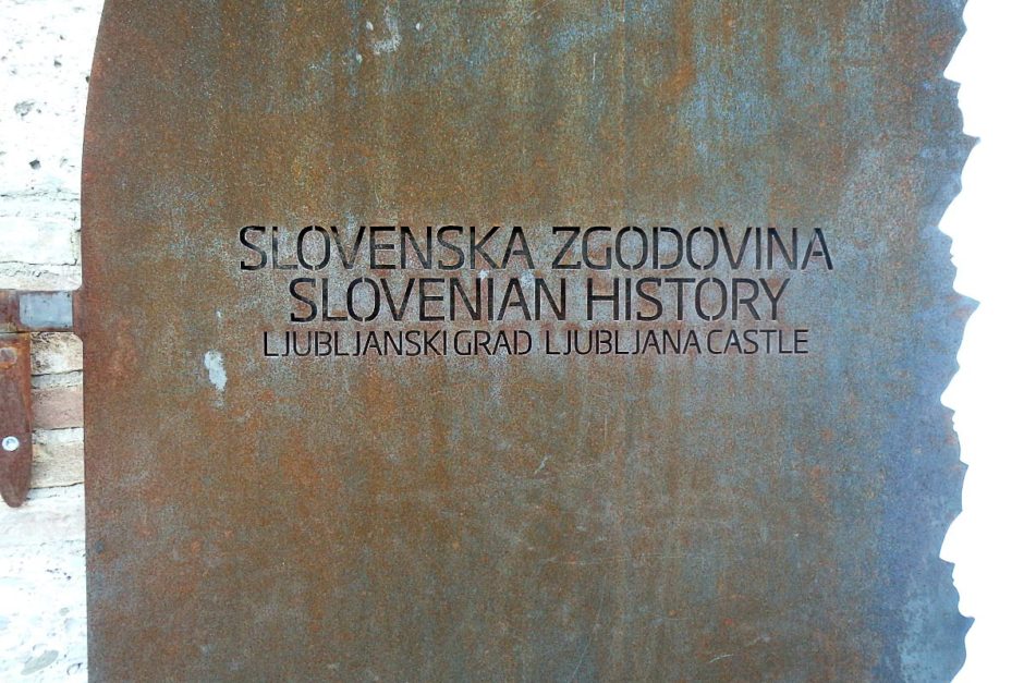 slovenian-history-museum-metal-lettering-door