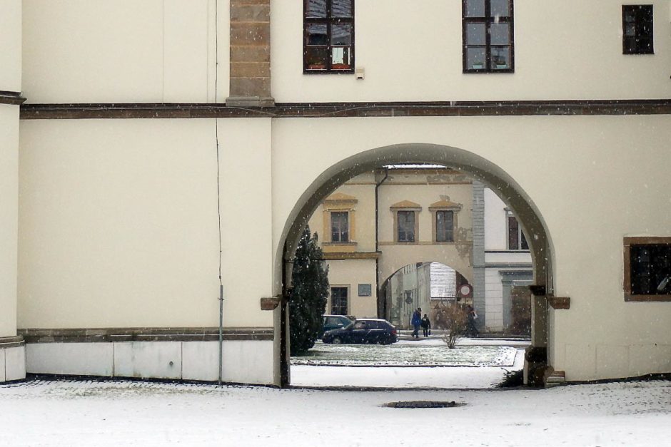 snowy-archway-levoca-slovakia-building
