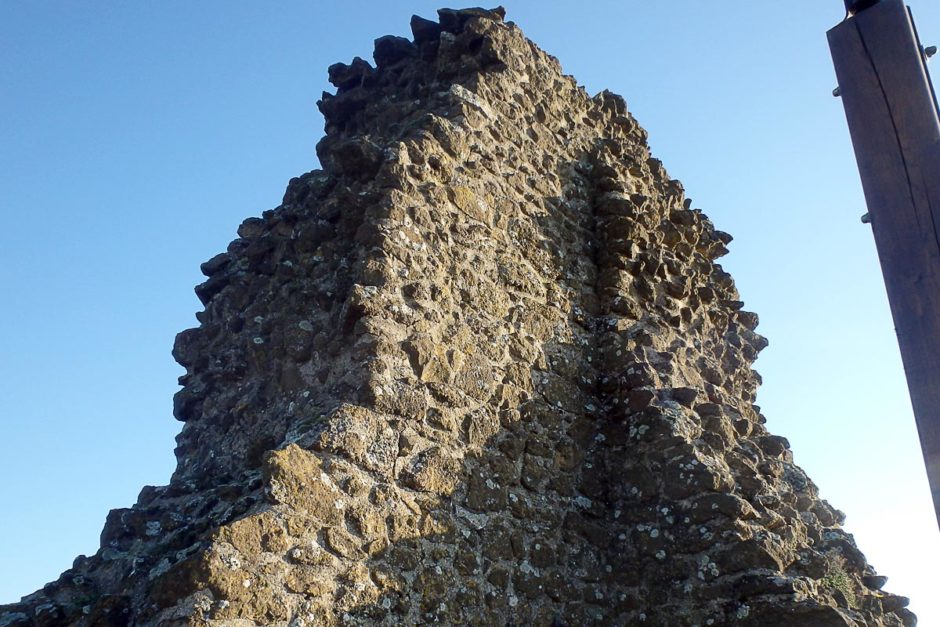szigliget-castle-broken-rock-wall-tower-sky