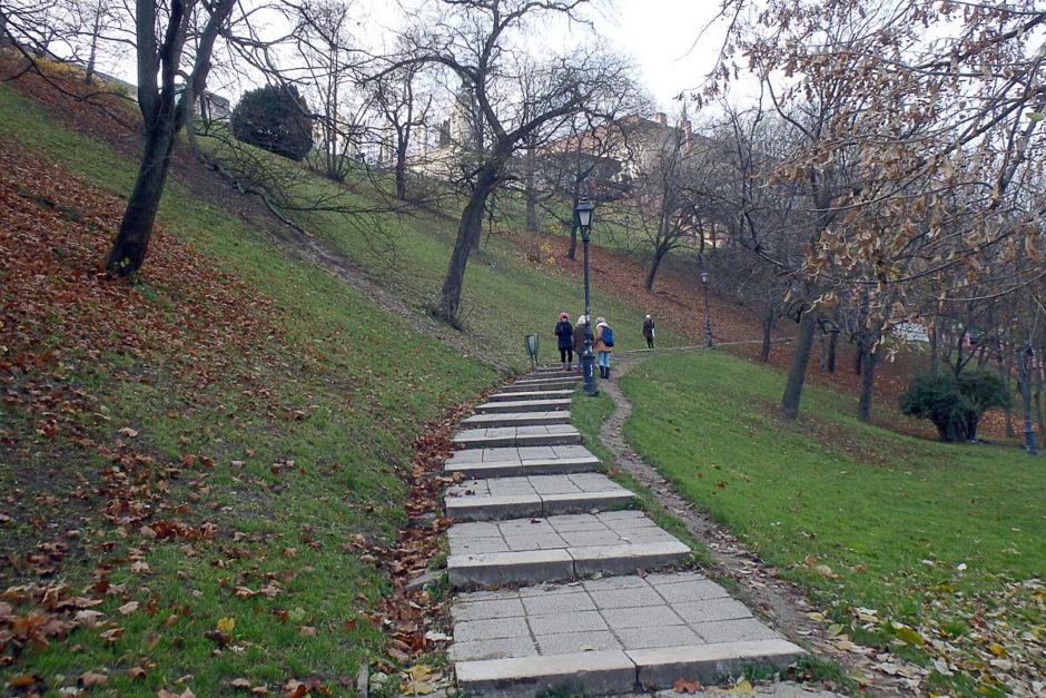 walking-path-buda-castle-hillside-budapest