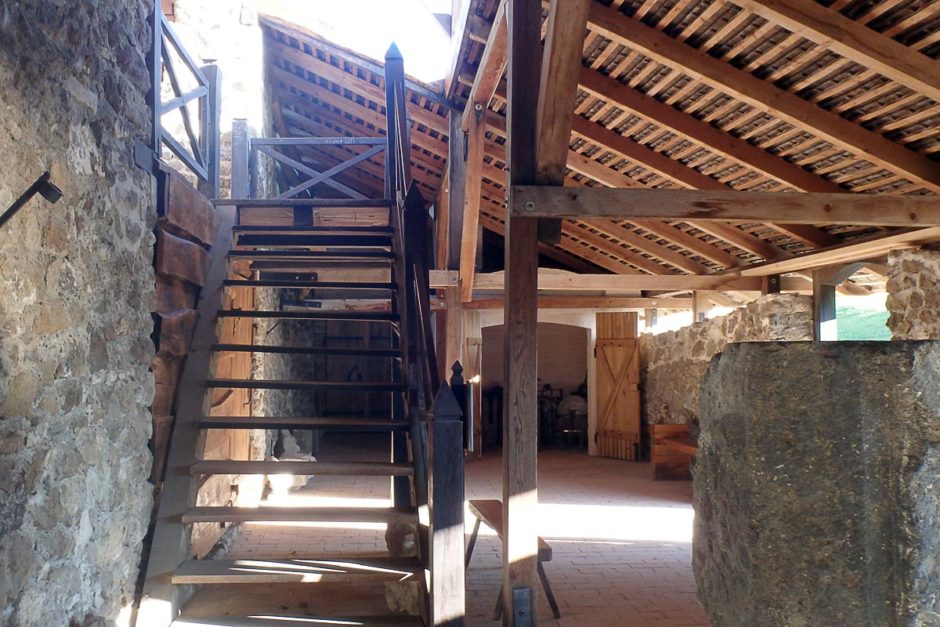 wooden-stairs-szigliget-castle-room