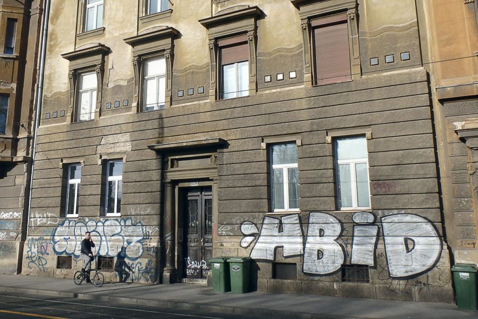 zagreb-buildings-graffiti-sunshine