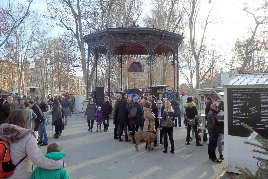 zagreb-park-gazebo-christmas-eve-crowds-people