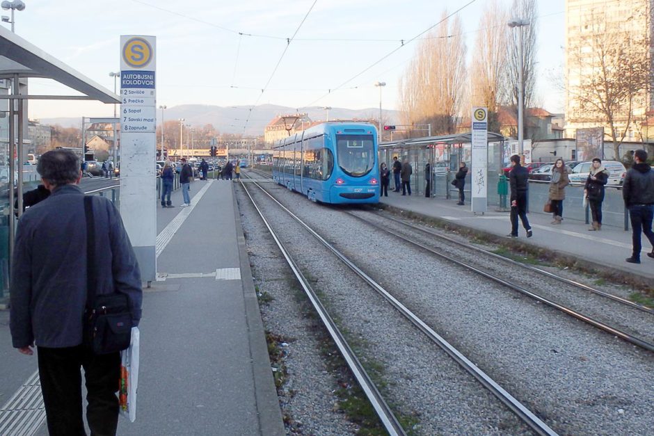 zagreb-tram-stop-at-bus-station