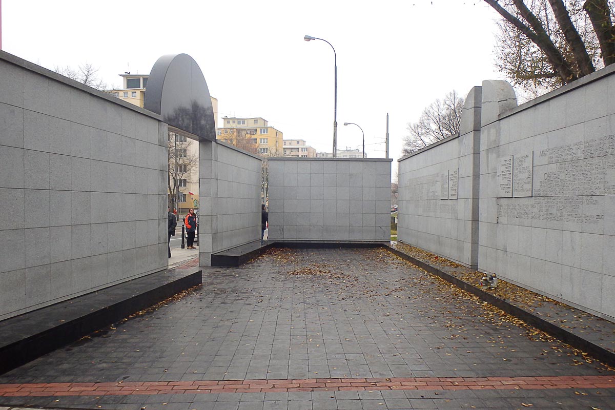 umshlagplatz-where-nazis-loaded-300-000-jews-onto-trains-bound-for-the