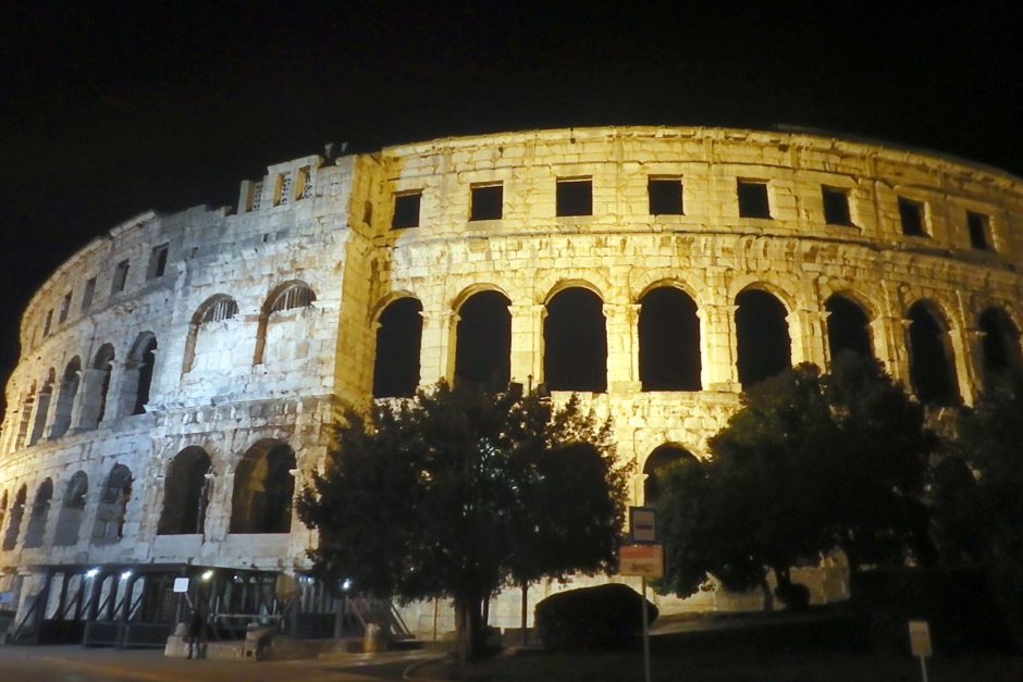Long-distance bus to frigid little Pula, Croatia